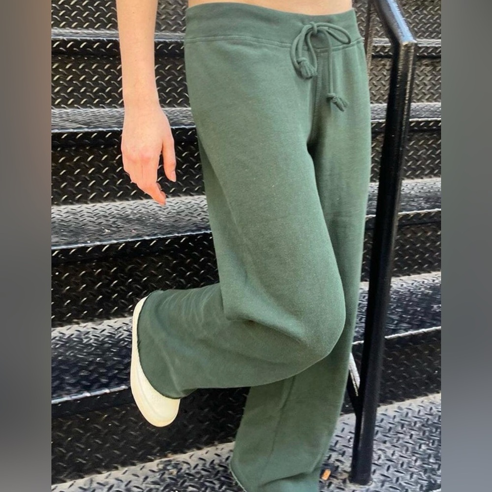 Brandy Melville Wide Leg Yoga Crème Color Sweatpants Raw Hem - Picture 4 of 9